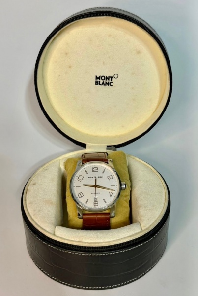 Montblanc - Relógio suíço de pulso movimento automático com pulseira original em couro e coroa assinada, acompanha caixa - Funcionando. Medida da caixa sem coroa: 42mm    . Atenção! Os Relógios estão no estado de conservação usado e não novo, portanto podem precisar de revisão ou restauro e podem conter vícios ou defeitos ocultos não mencionados na descrição ou fotos, o funcionamento descrito é apenas sobre a função relógio, questione todas suas dúvidas antes de efetuar os lances, eles são IRREVOGÁVEIS e IRRETRATÁVEIS! Leia os Termos e Condições e a caixa de informações do leilão em Home no site www.tictacleiloes.com.br dando ênfase nas Informações Importantes, ao efetuar o lance o arrematante concorda com Datas, Prazos e Regras da casa de leilões Tic Tac. MUITA ATENÇÃO AS FOTOS, solicitações de mais fotos ou dúvidas devem ser enviadas pelo Whatsapp 11 94708-6612