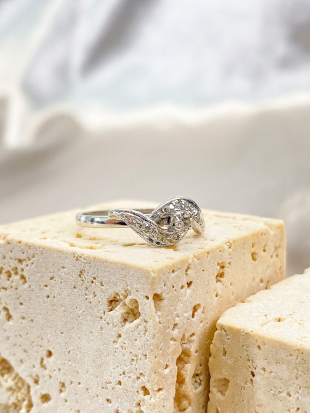 ANEL, EM OURO BRANCO, 18K, DIAMANTE, ARO: 17, PESO: 2.35 gr, LAPIDAÇÃO: 8/8, DIAMANTES: 6X 0,004 - SI1 - K / 1X 0,066 - SI1 - L, TOTAL DE : 0.09 CT | REF: M14044 | REF:M14044