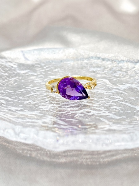 ANEL, EM OURO AMARELO, 18K, ARO: 15,5, PESO: 2.19 gr, PEDRA COLORIDA: 1X2,92 1X0,096 1X0,02, TOTAL DE: 3.9 CT | REF: T13948 | REF:T13948