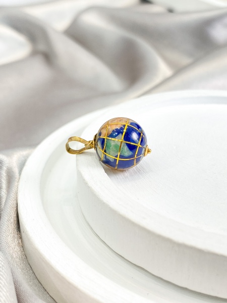 PINGENTE, EM OURO AMARELO, 18K, MUNDO, TAMANHO: 1,7cm, PESO: 1.7 gr | REF: T13380 | REF:T13380