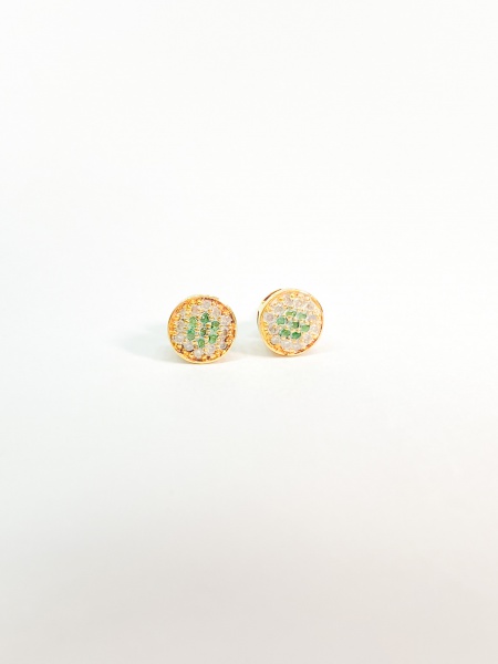 BRINCO, EM OURO AMARELO, 18K, DIAMANTE, TAMANHO: 0,7CM, PESO: 1.6 gr, LAPIDAÇÃO: BRILHANTE, DIAMANTES: 20X 0,004, TOTAL DE : 0.08 CT, PEDRA COLORIDA: 14X 0,004 TURMALINAS, TOTAL DE: 0.056 CT | REF: T1
