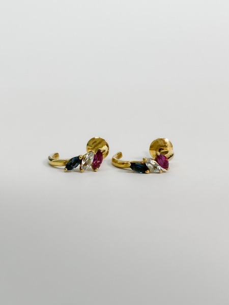 BRINCO, EM OURO AMARELO, 18K, TURMALINA, TAMANHO: 1,4 CM, PESO: 1.8 gr, LAPIDAÇÃO: NAVETE, PEDRA COLORIDA: 6X 0,071, TOTAL DE: 0.42 CT | REF: T12640 | REF:T12640