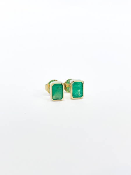 BRINCO SOLITÁRIO, SOLITÁRIO, EM OURO AMARELO, 18K, ESMERALDA, TAMANHO: 0,8CM, PESO: 1.95 gr, LAPIDAÇÃO: RETANGULAR, PEDRA COLORIDA: 2X 0,51, TOTAL DE: 0.51 CT | REF: I12628 | REF:I12628