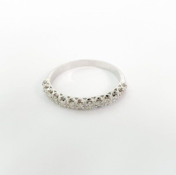 MEIA ALIANÇA, EM OURO BRANCO, 18K, DIAMANTE, ARO: 24,5, PESO: 2.7 gr, DIAMANTES: 13X 0,016 - 8/8 , TOTAL DE : 0.20 CT | REF: T12301 | REF:T12301