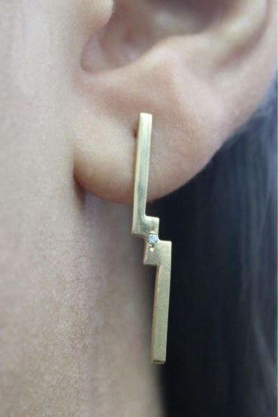 BRINCO, EM OURO AMARELO, 18K, DIAMANTE, TAMANHO: 3,0CM, PESO: 2 gr, DIAMANTES: 2X 0,001, TOTAL DE : 0,002 CT | REF: T9639 | REF:T9639