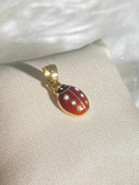PINGENTE, EM OURO AMARELO, 18K, JOANINHA, TAMANHO: 2CM, PESO: 2.5 gr | REF: TH7935 | REF:TH7935