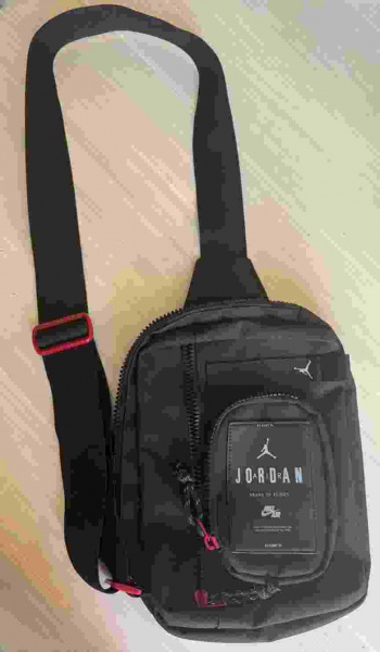 Bolsas . Bolsa transversal Jordan / Nike Air, confeccionada em tecido sintético de alta ...