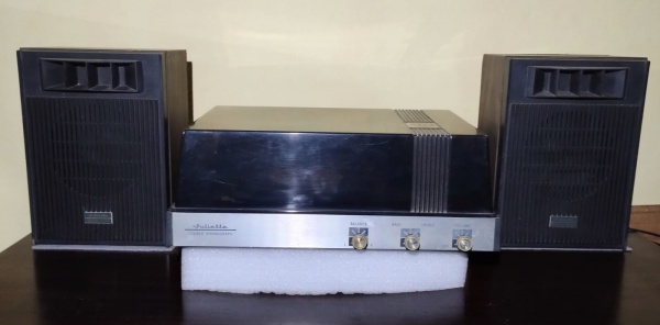 Lote 39 Uma verdadeira viagem no tempo para os amantes de vinil, este é um Toca-Discos ... Valor ini