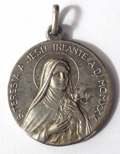 Joias . Peanha para santo, produzida em madeira, maior comprime foto 5