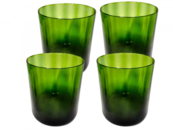 Joias . Elegante conjunto composto por quatro copos em cristal verde translúcido, ...