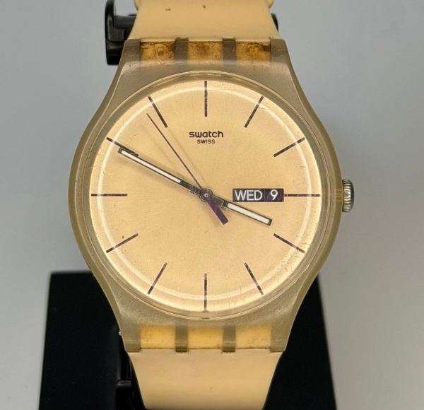 Swatch - Relógio suíço de pulso quartz com pulseira original em silicone - Funcionando. Medida da caixa sem coroa: 41mm    .  Atenção! Os Relógios estão no estado de conservação usado e não novo, portanto podem precisar de revisão ou restauro mesmo que na descrição esteja "funcionando" e podem conter vícios ou defeitos ocultos não mencionados na descrição ou fotos, questione todas suas dúvidas antes de efetuar os lances, eles são IRREVOGÁVEIS e IRRETRATÁVEIS! Leia os Termos e Condições e a caixa de informações do leilão em Home no site, tire suas dúvidas ou peça mais fotos e vídeos por Whatsapp (11) 97691-2207 ou e-mail saojorgeleiloes@gmail.com . Dando ênfase nas Informações Importantes, ao efetuar o lance o arrematante concorda com Datas, Prazos e Regras da casa de leilões São Jorge.