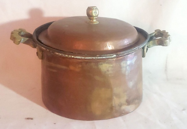 Lote 32 Caçarola em cobre martelado pega da tampa em bronze e alças laterais em bronze ... Valor ini