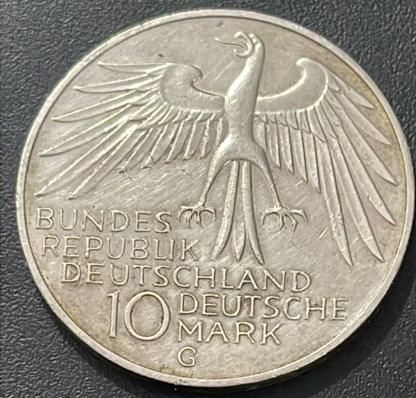 MOEDA DA ALEMANHA - 10 MARK 1972 (COMEMORATIVA DO XX JOGOS OLIMPICOS DE VERAO - MUNIQUE) - PRATA .625% - DIAMETRO (+/-): 32,5mm.
