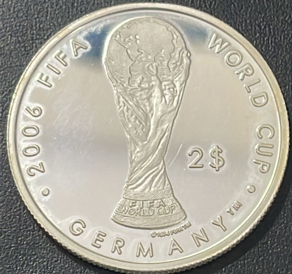 EMISSOR - DIFICIL - MOEDA DE FIJI - 2 DOLLAR 2004 (COMEMORATIVA DA COPA DO MUNDO NA ALEMANHA 2006) - PRATA .925% - DIAMETRO (+/-): 30mm.