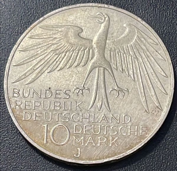 MOEDA DA ALEMANHA - 10 MARK 1972J (COMEMORATIVA DOS JOGOS OLIMPICOS DE MUNICH) - PRATA .625% - DIAMETRO (+/-): 31mm.