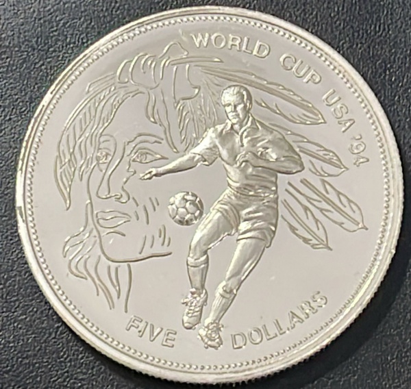 EMISSOR - DIFICIL - MOEDA DE BARBADOS - 5 DOLLARS 1994 (COMEMORATIVA DA COPA DO MUNDO DE FUTEBOL DOS EUA EM 1994) - PRATA .925% - DIAMETRO (+/-): 38mm.