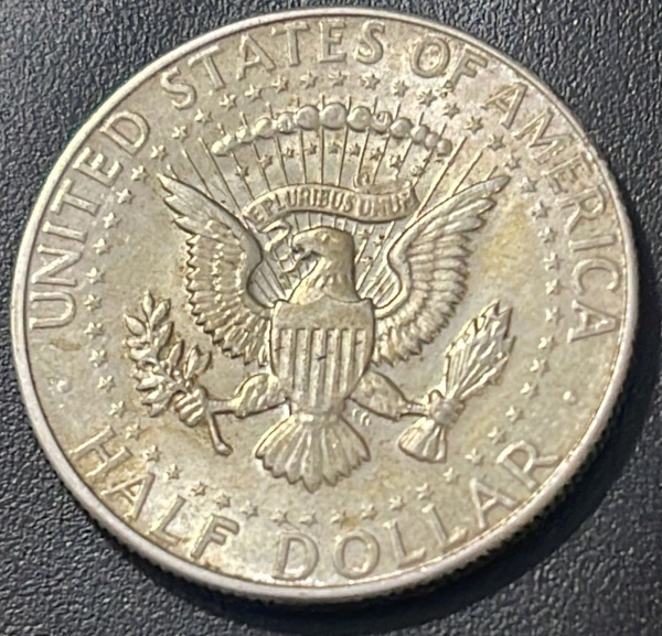 MOEDA DOS EUA - 1/2 (HALF) DOLLAR 1967 - PRATA .400% - DIAMETRO (+/-): 30,6mm.