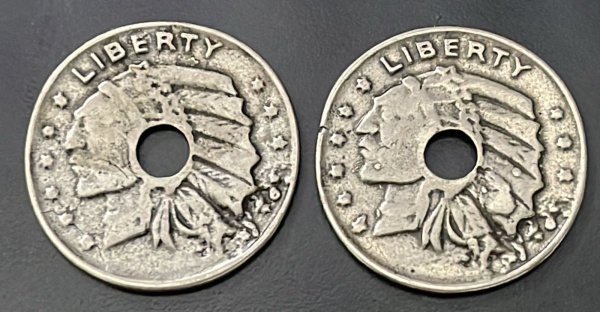 LOTE COM 02 - TOKEN / FICHA - EUA - METAL - DIAMETRO (+/-): 28mm.