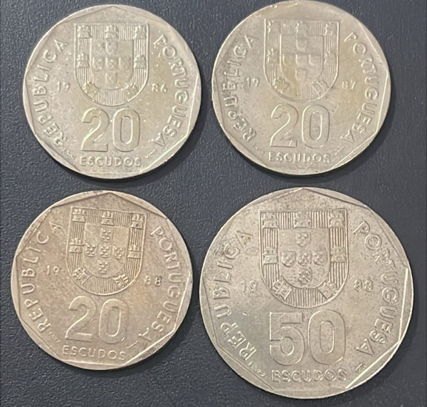 LOTE COM 04 MOEDAS ESTRANGEIRAS - PORTUGAL - CONFORME FOTOS.