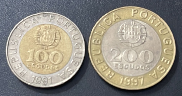LOTE COM 02 - MOEDAS DE PORTUGAL - CONFORME FOTOS.