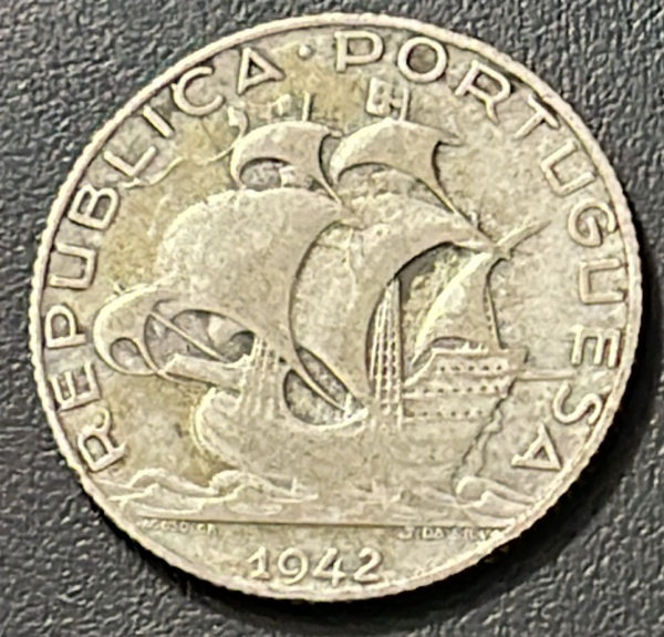 MOEDA DE PORTUGAL - 2,5 ESCUDOS 1942 - PRATA .650% - DIAMETRO (+/-): 20,4mm.