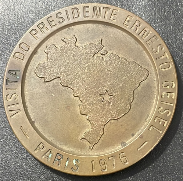 MEDALHA DO BRASIL - VISITA DO PRESIDENTE ERNESTO GEISEL (PARIS) - 1976 - BRONZE ALUMINIO - DIAMENTRO (+/-): 50mm.