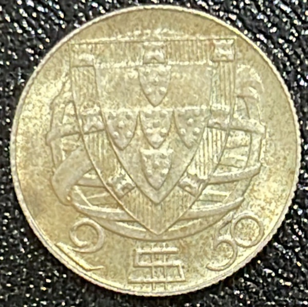 MOEDA DE PORTUGAL - 2 ESCUDOS 1951 - PRATA .650% - DIAMETRO (+/-): 20mm.