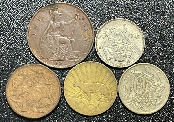 LOTE COM 05 MOEDAS ESTRANGEIRAS - DIFERENTES - CONFORME FOTOS.