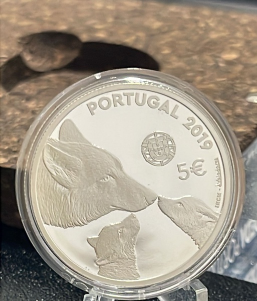 MOEDA DE PORTUGAL - 5 EUROS 2019 (THE IBERIAN WOLF - O LOBO IBERICO) - PRATA .925% - DIAMETRO (+/-): 30mm. TUDO CONFORME FOTOS.