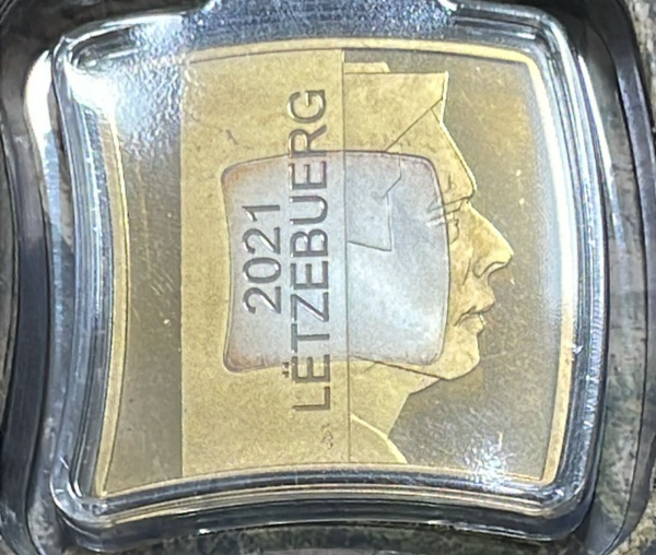 RARA - MOEDA DE LUXEMBURGO - 2,5 EUROS 2021 (CASEMATES DU BOCK) - PRATA .925% - DIAMENSOES (+/-): 36,2 x 36,2mm. NO BLISTER OFICIAL - TUDO CONFORME FOTOS.