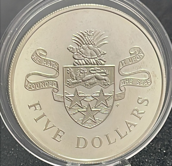 MOEDA DAS `CAYMAN ISLANDS` - 5 DOLLARS 1980 - PRATA .925% - DIAMETRO (+/-): 42mm.
