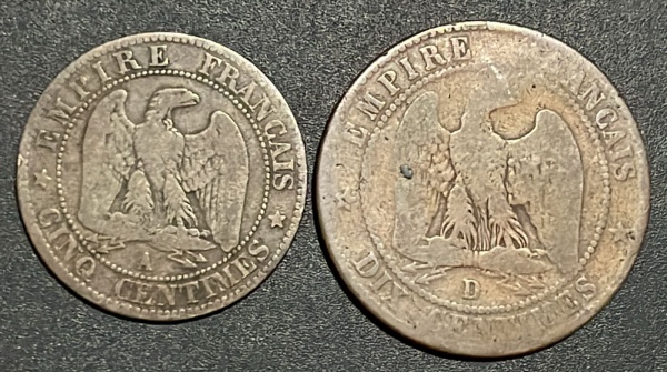 LOTE COM 02 - MOEDAs DO IMPERIO FRANCES (NAPOLEAO III) - 5 / 10 CENTIMES 1853 / 1854 - BRONZE - DIAMETRO (+/-): 25 / 30mm.