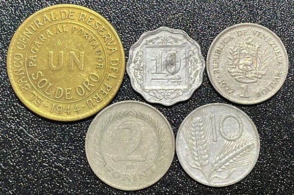 LOTE COM 05 MOEDAS ESTRANGEIRAS - DIFERENTES - CONFORME FOTOS.