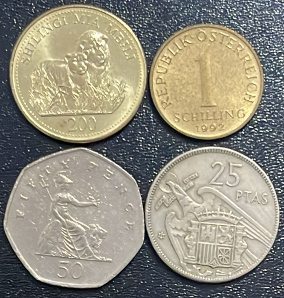 LOTE COM 04 - MOEDAS ESTRANGEIRAS - DIFERENTES - CONFORME FOTOS.