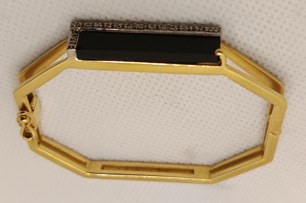 Joias . GARGANTILHA EM OURO 18K, PESO 6,6 GRAMAS, COM 8 BRILHAN foto 5