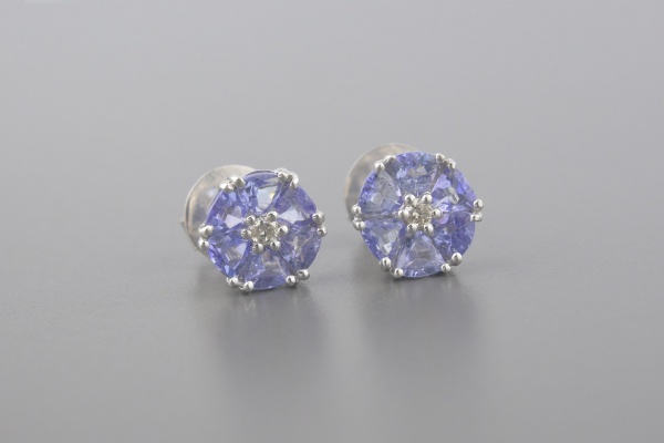 Joias . Brincos em Ouro Branco 18k com Ametistas e Brilhantes - Tamanho 8mm - Peso: 2,4 ...