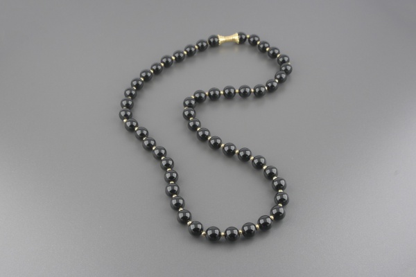 Joias . Colar em Onix de 8mm e Detalhes em Ouro 18k - ( Peso ouro 3,00 Gramas) - ...