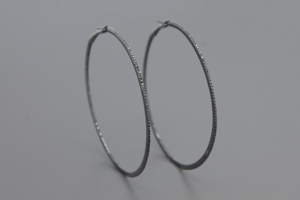 Joias . Brincos Argola em Ouro 18k com Ródio Negro e Aprox. 1.48ct de Diamantes Negros ...