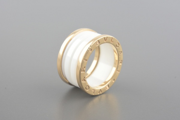 Joias . PARCELADO 3x SEM JUROS: BULGARI Aliança em Ouro Rose 18k e Cerâmica Branca - ...