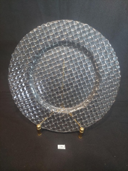 Lote 177 PRATO PARA BOLO EM VIDRO RICAMENTE LAPIDADO.MEDIDA: 32 CM D Valor inicial: R$ 45,00