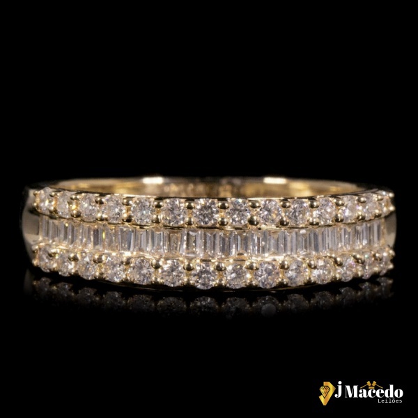 Joias . Anel Ouro Amarelo 18k com diamantes Aro 17 Peso 2,2g Acompanha o certificado ...
