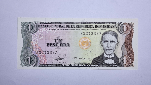 Cédula da Republica Dominicana - 1 Peso - 1981 - Serie de Reposição ZZ - P117b - FE
