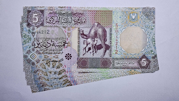 Cédula da Libia - 5 Dinars - 2002 - 5 Cédulas - P65 - Soberbas
