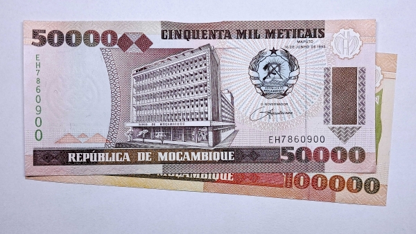 Cédula de Moçambique - 50000 - 100000 Meticais - 1993 - 2 Cédulas - P138 - P139 - FE