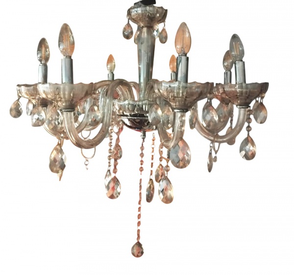 Lustre de cristal e vidro ,para 8 luzes , braços em curvas e canelados .Mede: 68 de diâmetro x 76 cm atl.