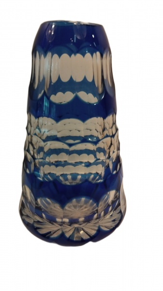 Vaso de cristal baccarat azul, lapidação dedão. Mede: 9 cm de diâmetro x 14,5 cm de alt