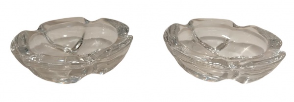 Conjunto de belos cinzeiros de cristal translúcido: Mede 11 cm de diâmetro