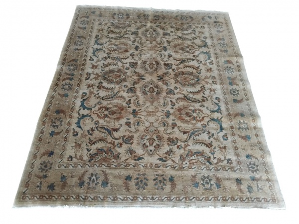 Tapete Ziegler. Mede: 3,07 x 2,46 m = 7,55 m².