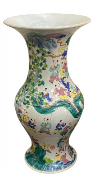 Floreiro de porcelana chinesa .Mede: 21 cm de diâmetro x 41 cm atl.