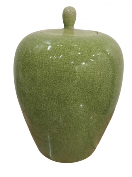 Potiche de porcelana chinesa craquele na tonalidade verde . Mede: 22 cm de diâmetro x 29 cm de atl.
